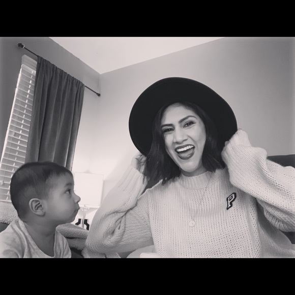 Hello Poshers! - Picture 2 of 8